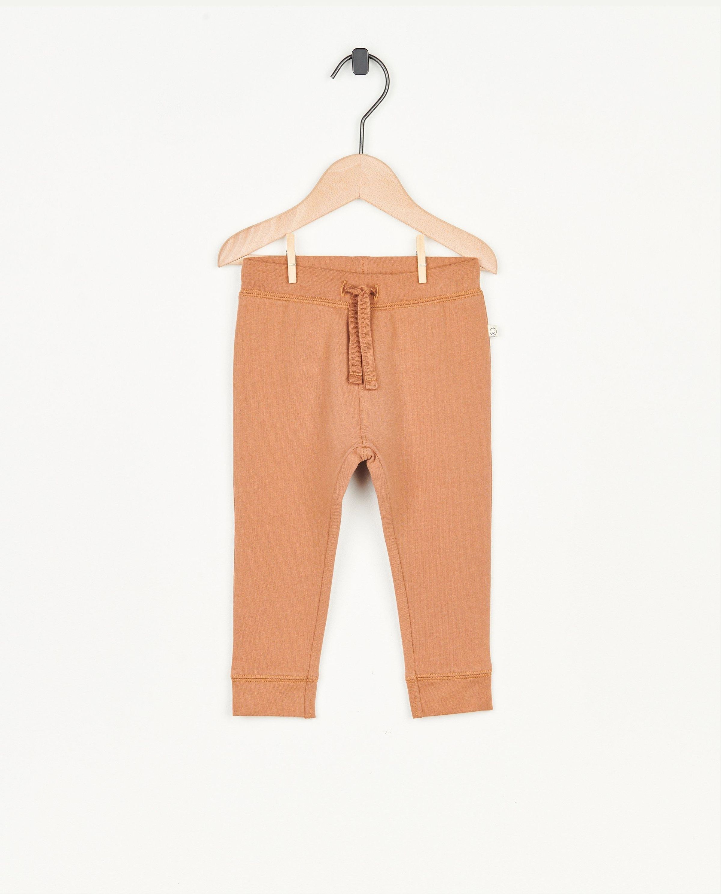 Bruine jogger van biokatoen - Cuddles and Smiles