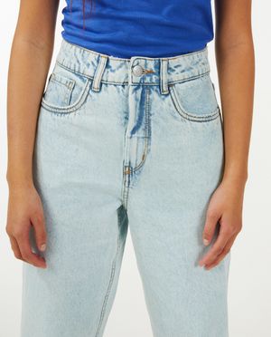 Jeans - Jeans bleu clair &agrave; pattes d&rsquo;&eacute;l&eacute;phant