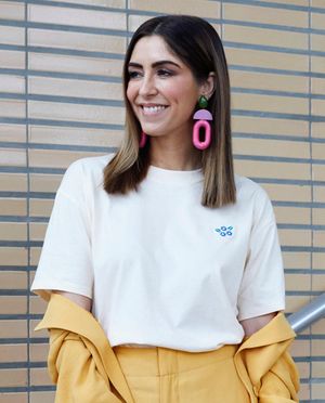 T-shirts - T-shirt jaune avec des petites fleurs