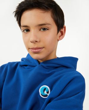 Sweats - Sweat bleu avec un &eacute;cusson