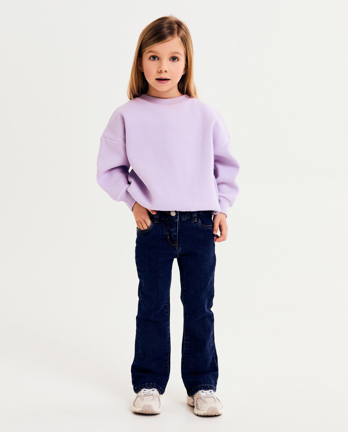 Donkerblauwe jeans, flared fit