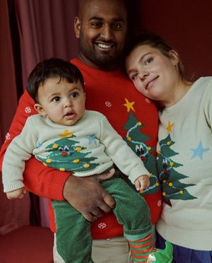 Pulls - Pull &agrave; imprim&eacute; et pompons, b&eacute;b&eacute;s