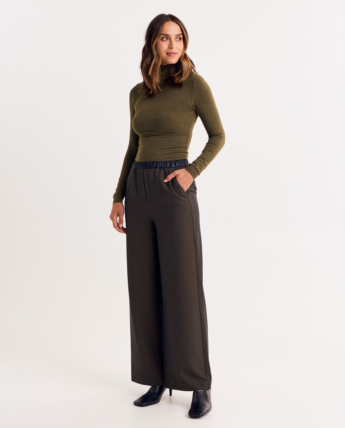 Donkergroene broek