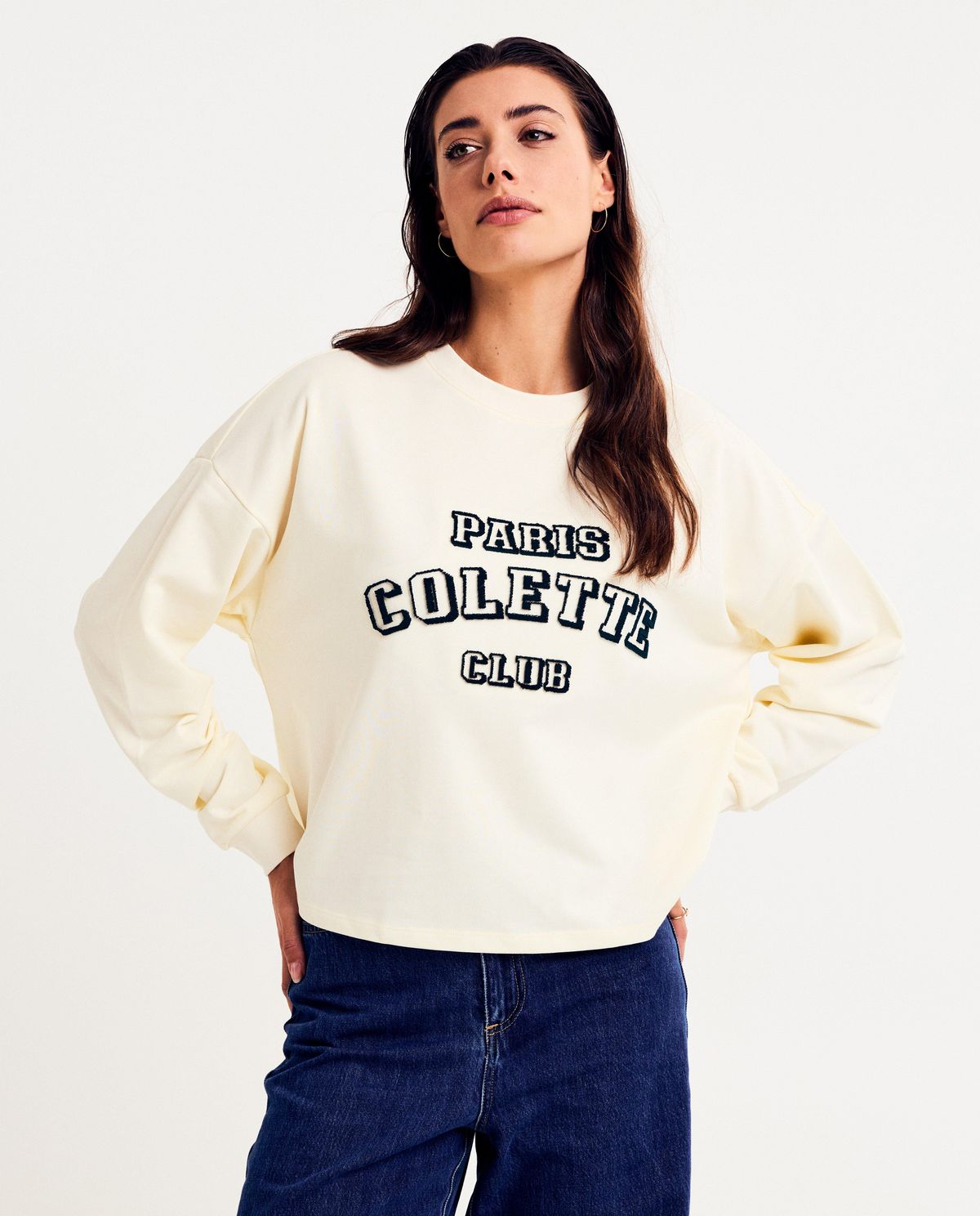 Sweater met opschrift in reliëf