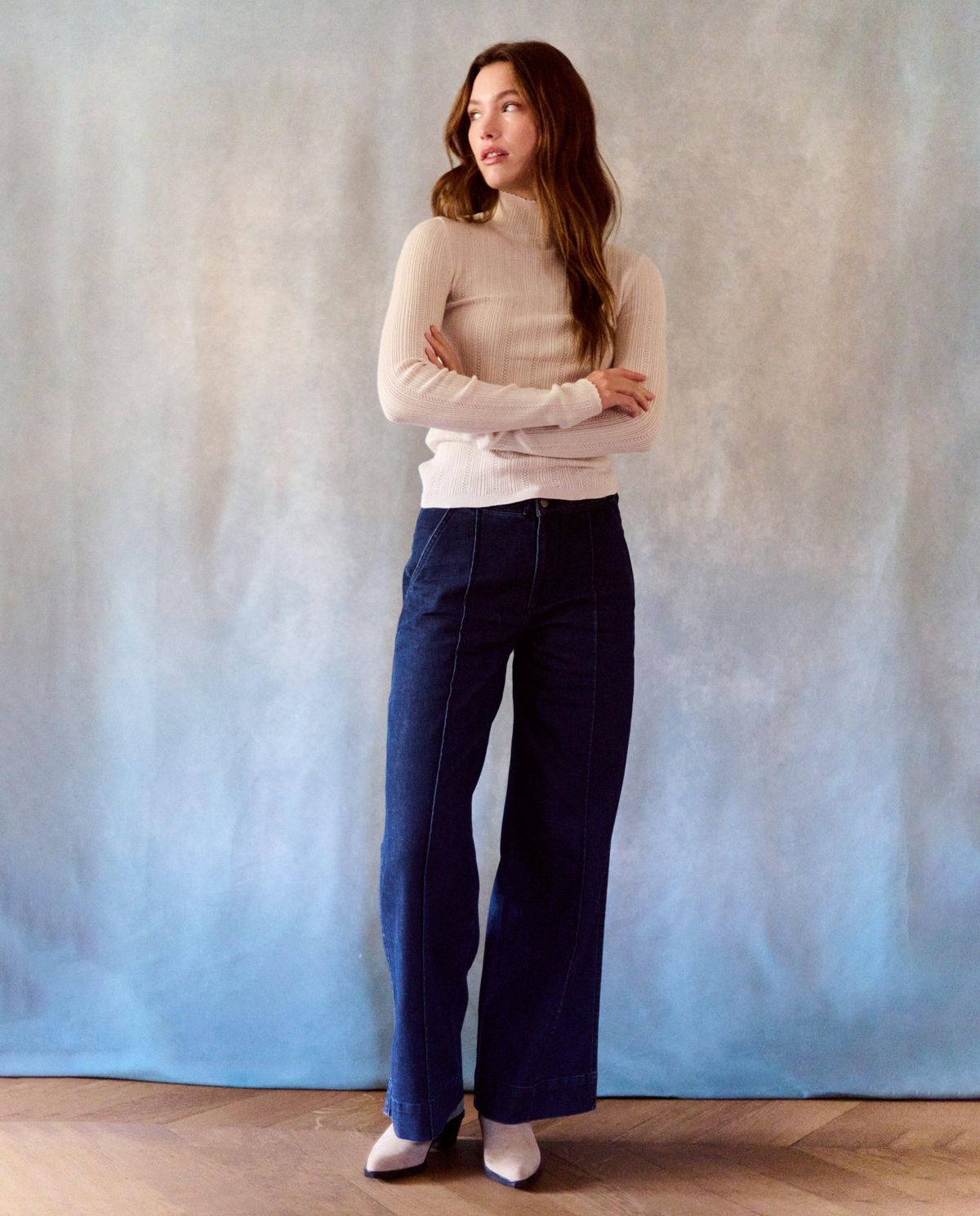 Donkerblauwe jeans met gevlochten detail