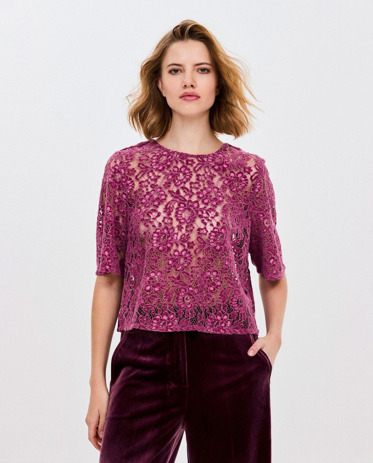 Kanten T-shirt met bloemenpatroon