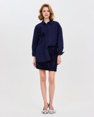 Hemden - Donkerblauwe hemdblouse met geborduurde bloemen