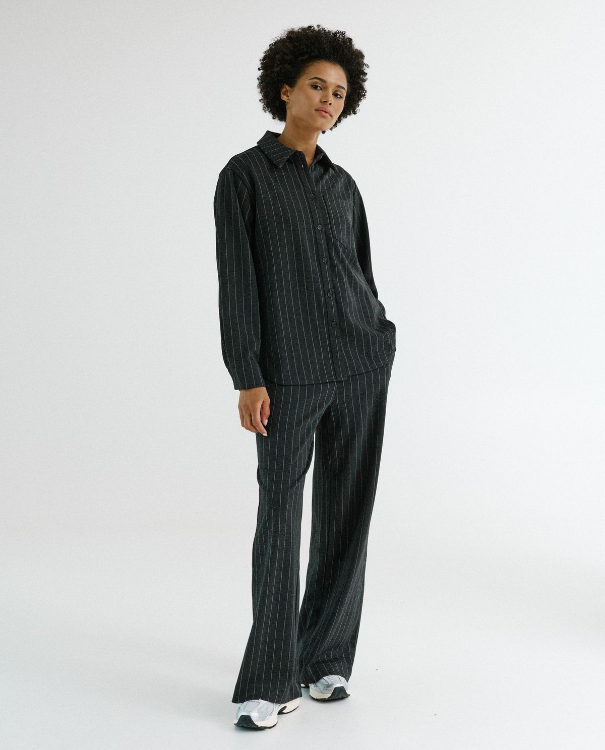 Broek met fijne strepen