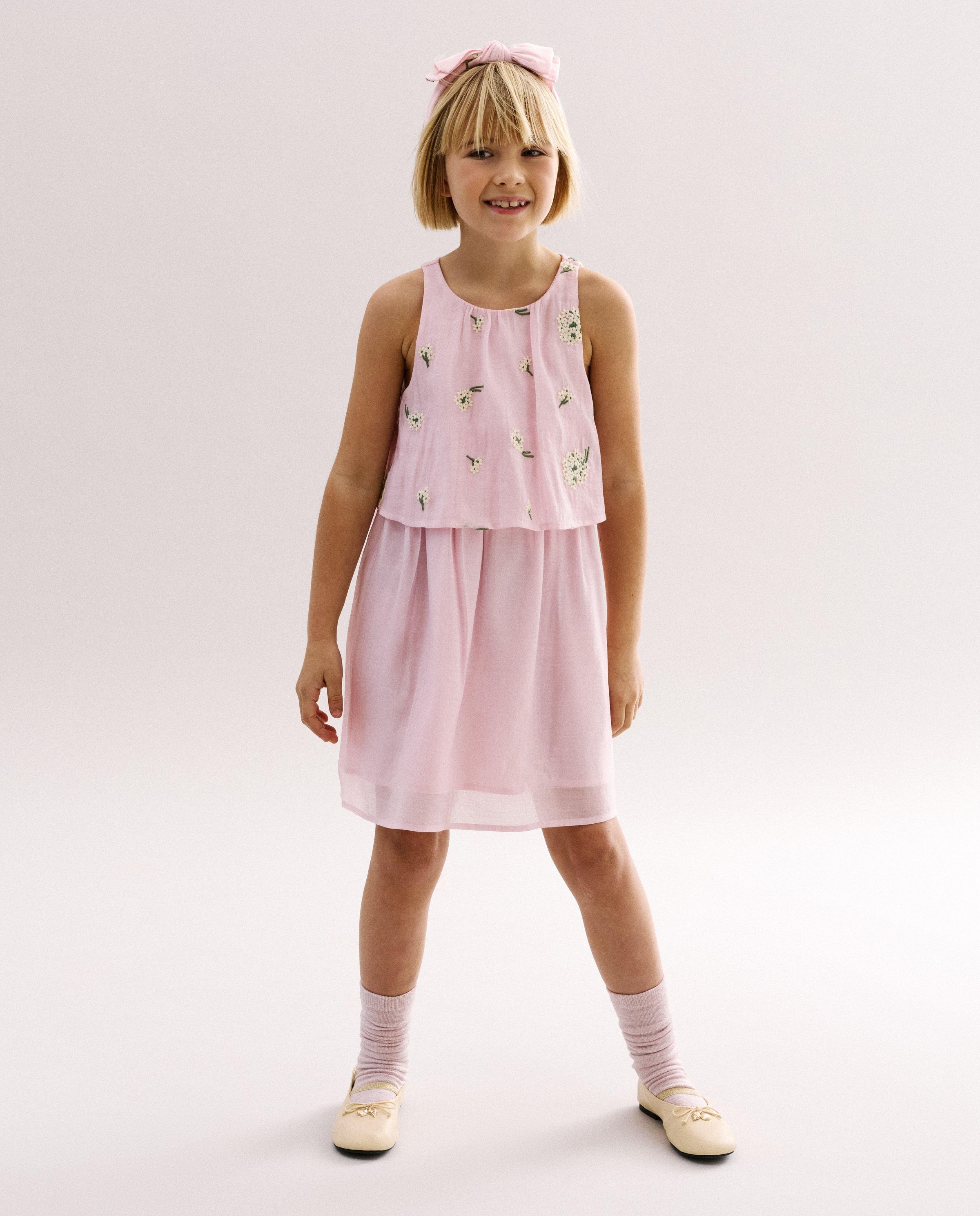 Robe avec des fleurs brod&eacute;es, Special occasions, 116-140 - Milla Star