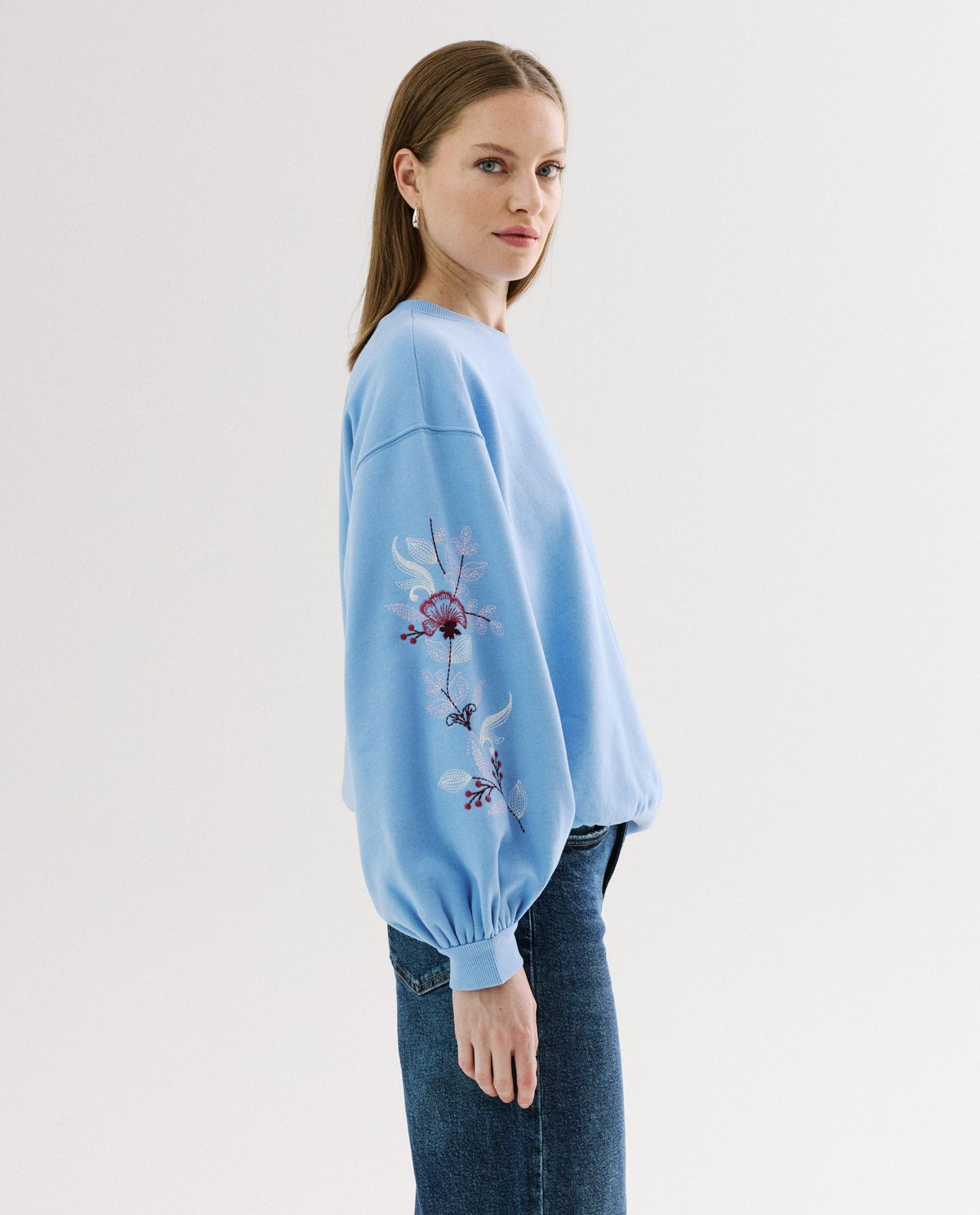 Sweater met geborduurde bloemen