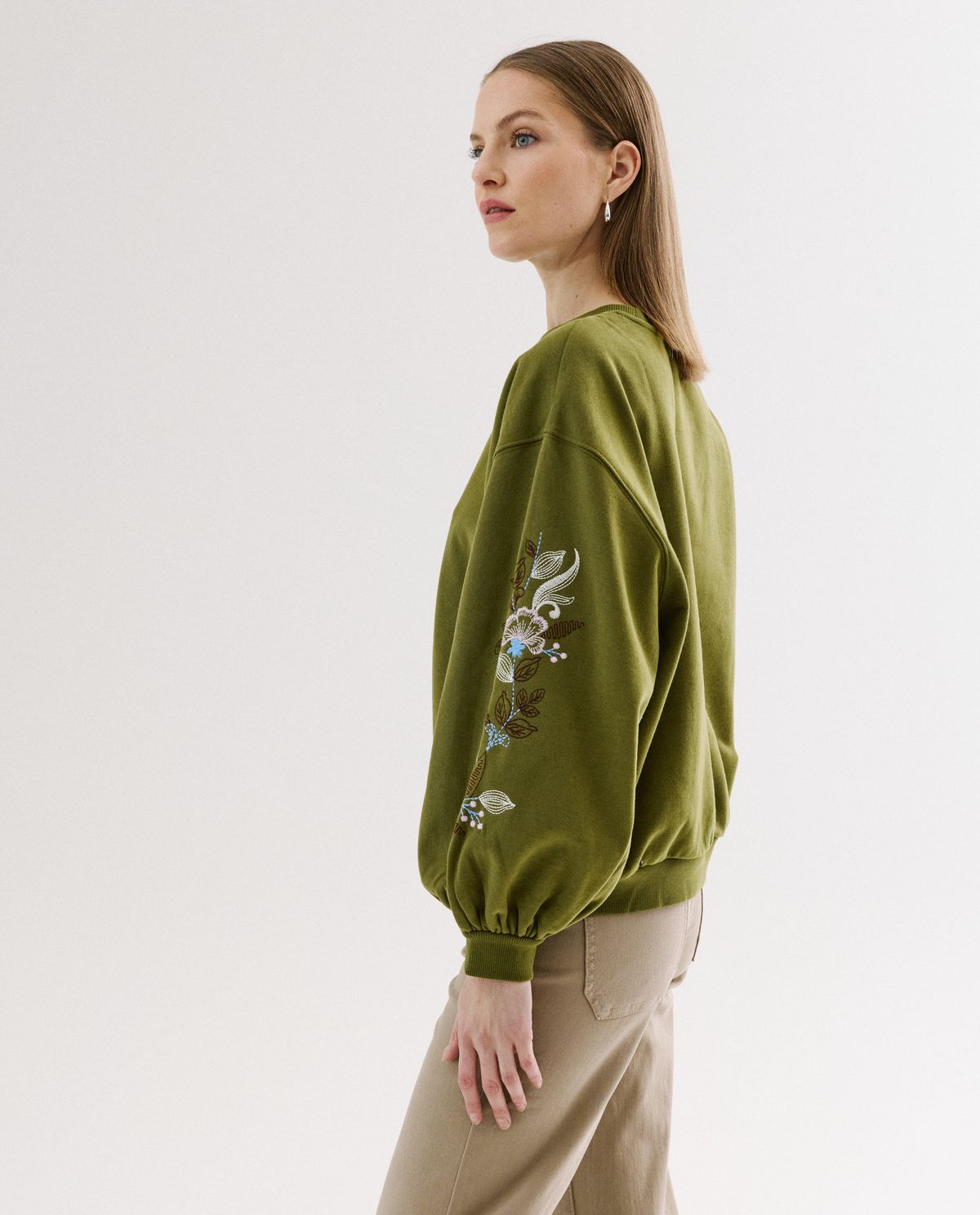 Sweater met geborduurde bloemen