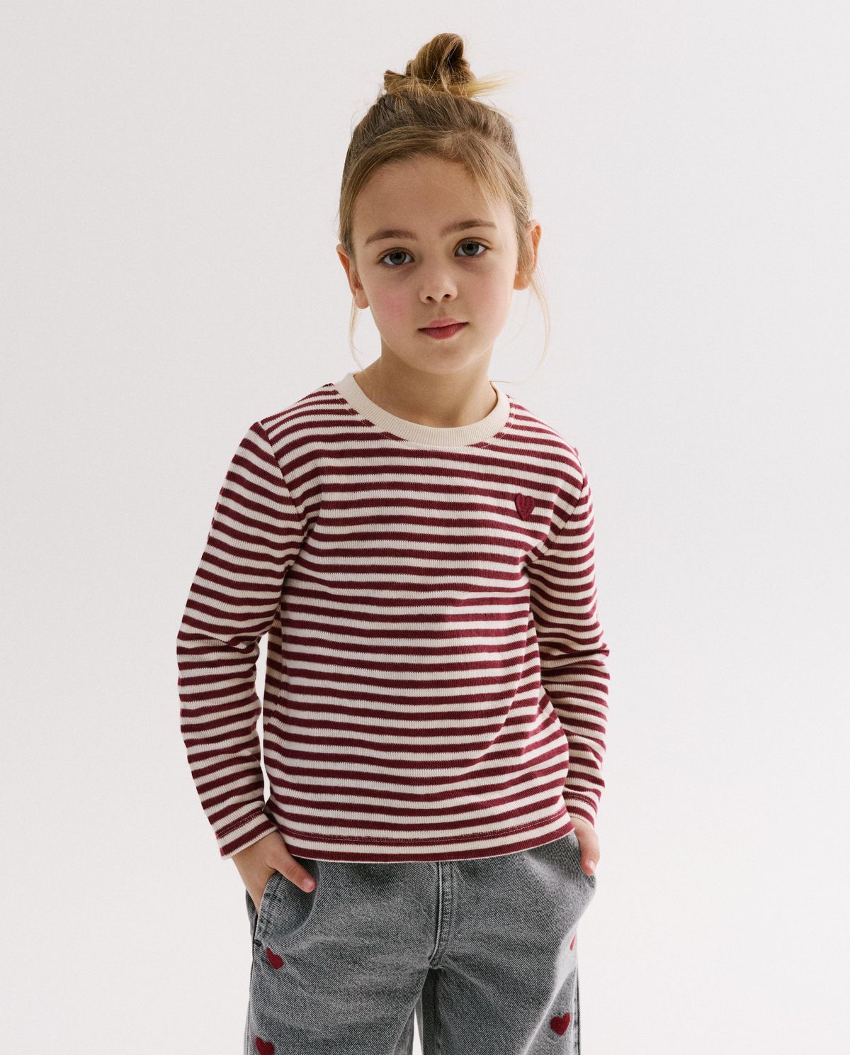 Gestreepte longsleeve met geborduurd hartje