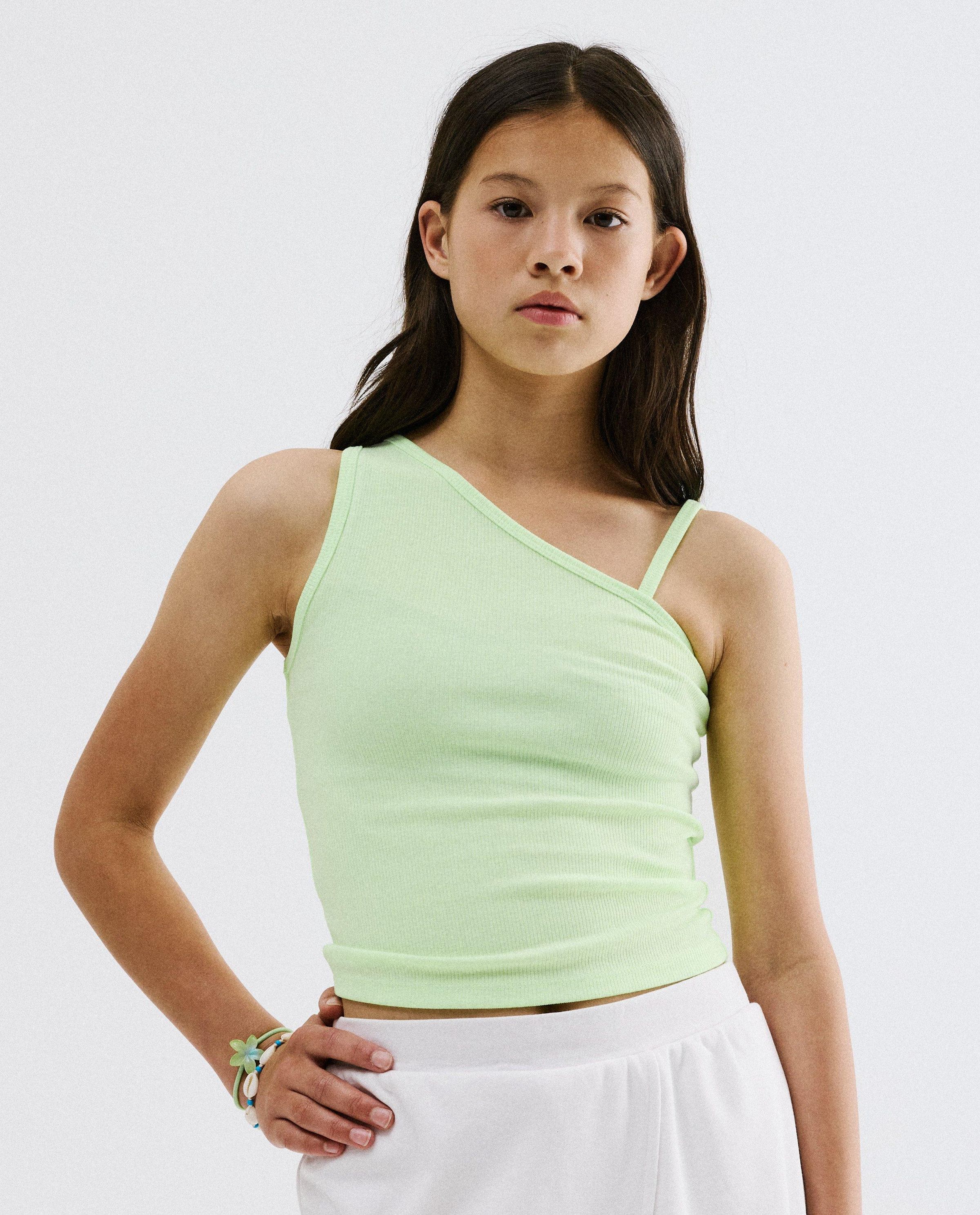 Asymmetrische top met fijn ribpatroon - Besties