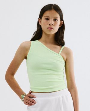 Top asym&eacute;trique avec fin motif c&ocirc;tel&eacute;