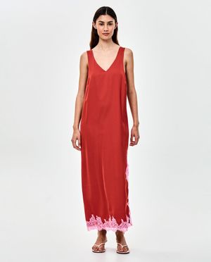 Robe avec d&eacute;tails en dentelle