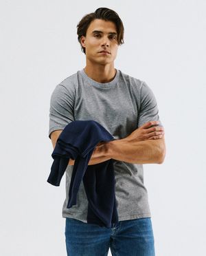 T-shirt &agrave; fines rayures, regular fit