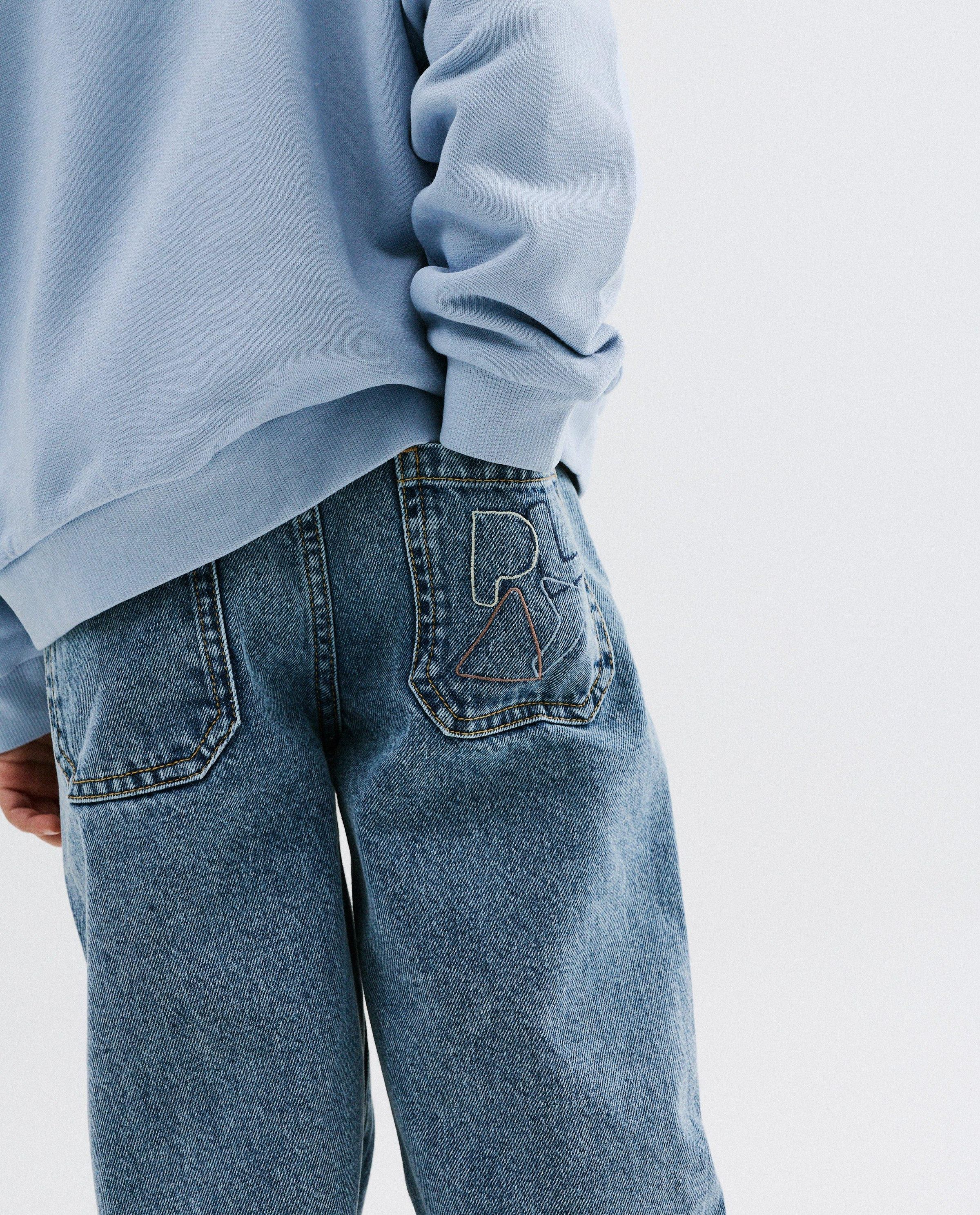 Jeans met geborduurd opschrift, relaxed fit - Kidz Nation