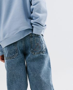 Jeans met geborduurd opschrift, relaxed fit