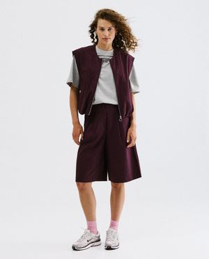 Short violet fonc&eacute;