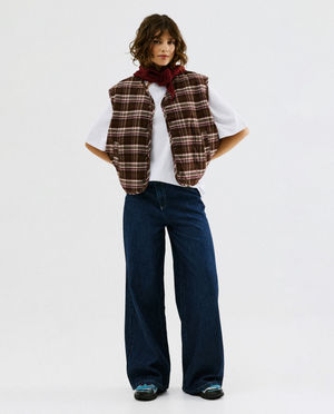 Jean bleu fonc&eacute;, wide fit, 34-46