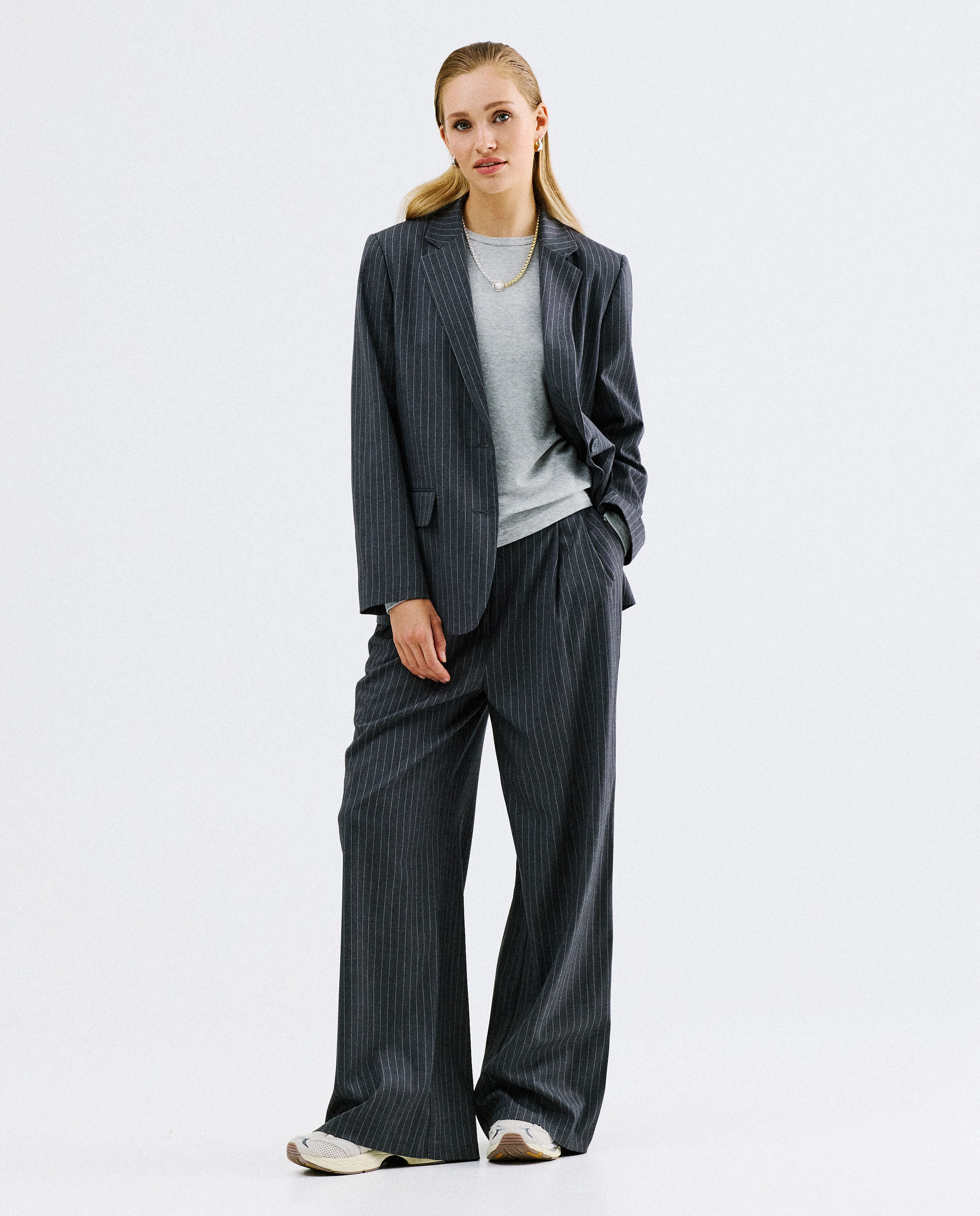Broek met fijne strepen, wide leg fit - Sora