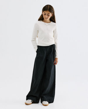 Jean noir avec c&oelig;urs, wide fit