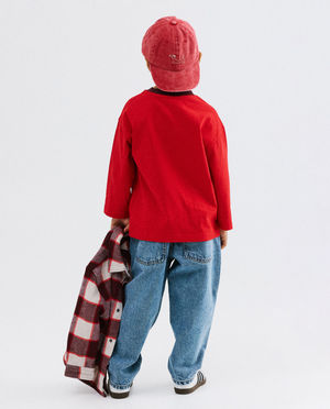 T-shirts - Longsleeve met opschrift in reli&euml;f