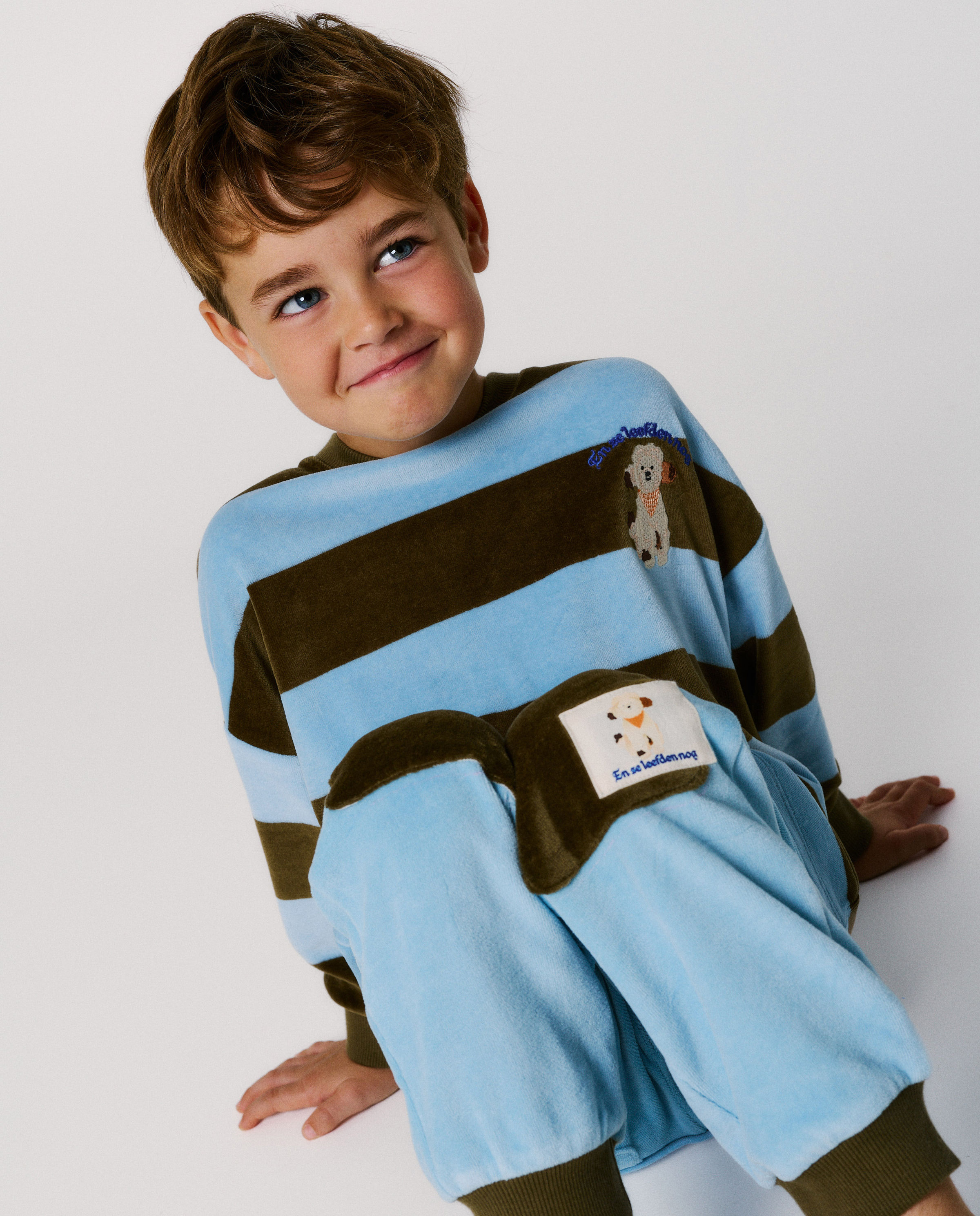 Fluwelen pyjama met geborduurde hond, unisex, 98-134 - Elisabeth Lucie Baeten