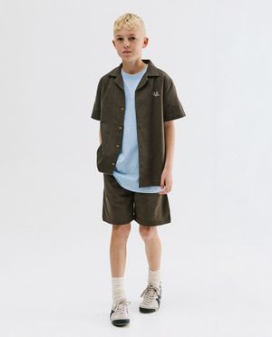 Short brun fonc&eacute;