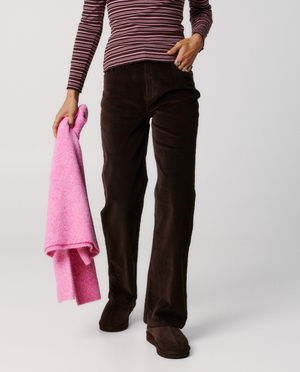 Pantalons - Pantalon en velours c&ocirc;tel&eacute; fin