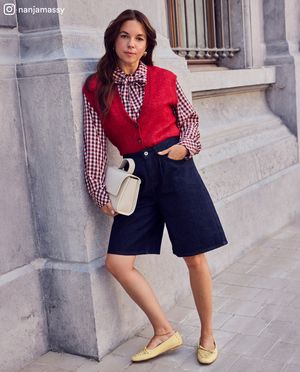 Short en denim bleu fonc&eacute;