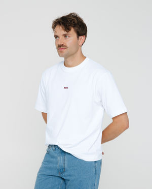 T-shirts - T-shirt met geborduurd opschrift, unisex